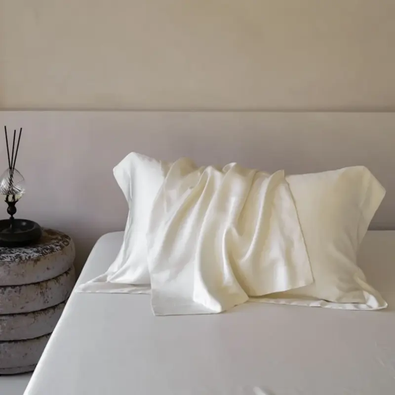100% Pure Silk Duvet Cover Set - Luxury White Bedding with Pillowcases for Healthy Skin - Image 5